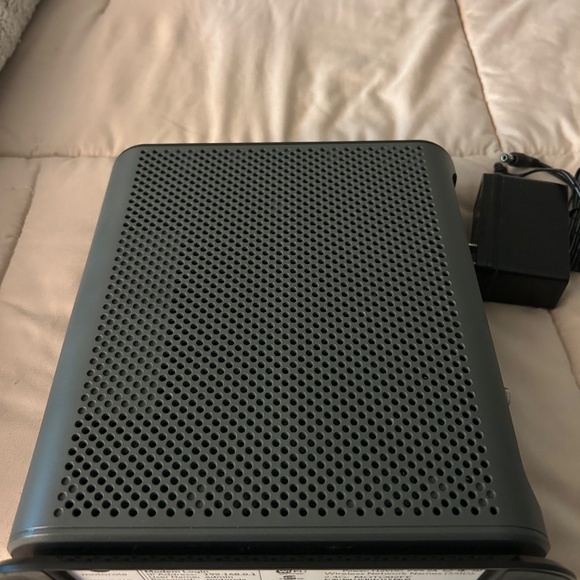 Motorola MG7540 DOCSIS 3.0 Cable Modem + AC1600 Wi-Fi Router – Save on Rental F - Picture 3 of 4